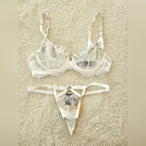 Victorias Secret Designer Collection Swarovski Crystal White Lace Unlined Set